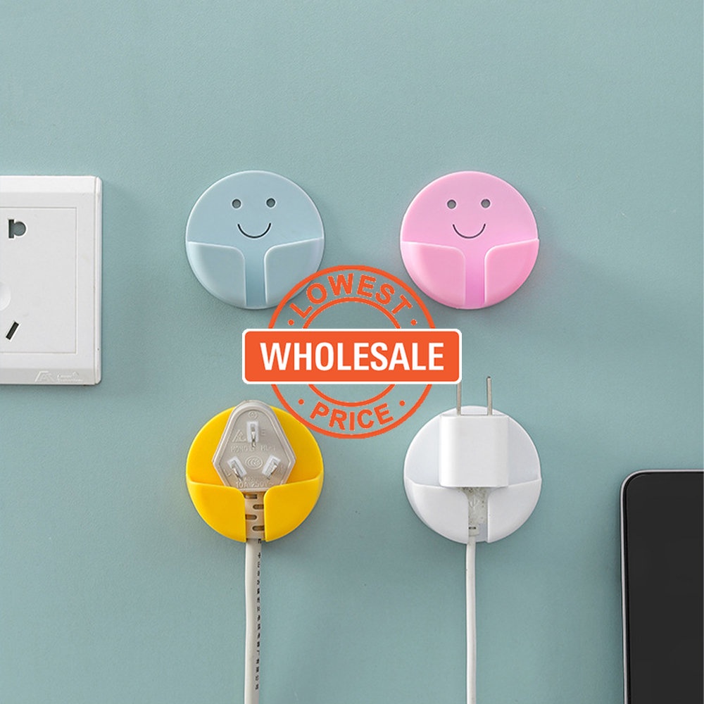 [Grosir] Rak Dinding Rumah Seamless Multifungsi Colokan Rak Tetap Kabel Data Charger Colokan Listrik Socket Holder Kreatif Smile Face Plug Storage Hooks Bebas Paku Perekat Diri