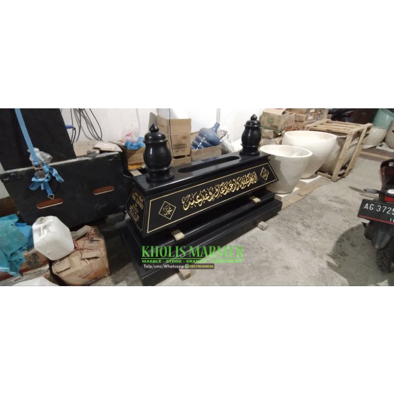 Makam Kijingan Batu Granit
