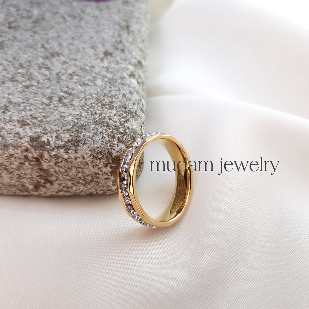 Cincin Titanium Diamonds Kubik Mata Keliling dan Tanam Model Mewah