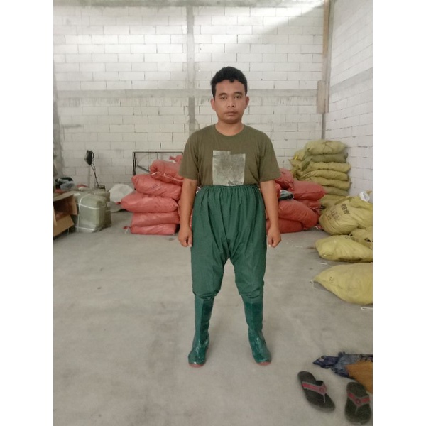 sepatu boot tani celana panjang