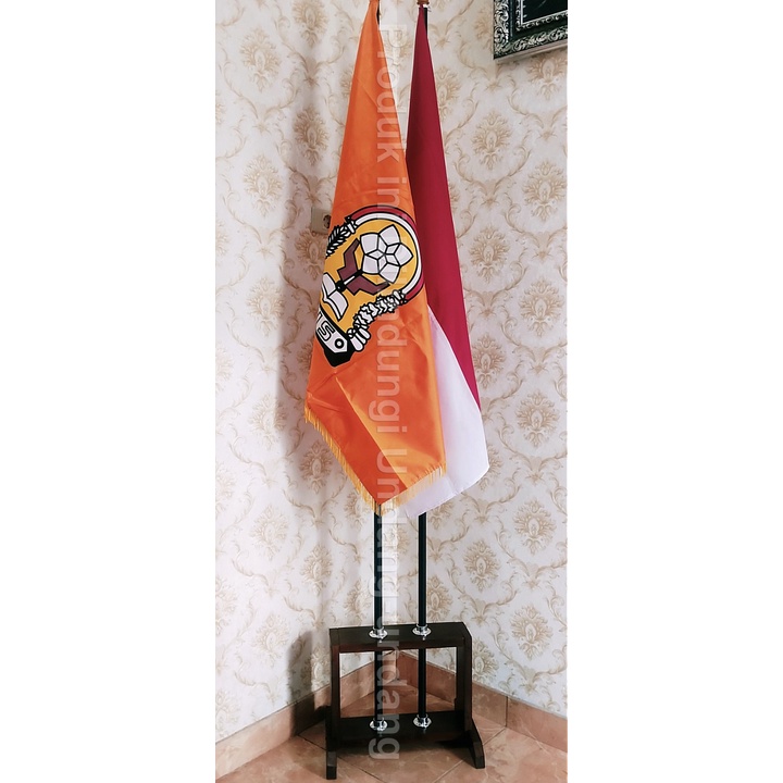

Paket Tatakan 2 lubang + Tiang + Bendera OSIS SMP dan Bendera Merah Putih