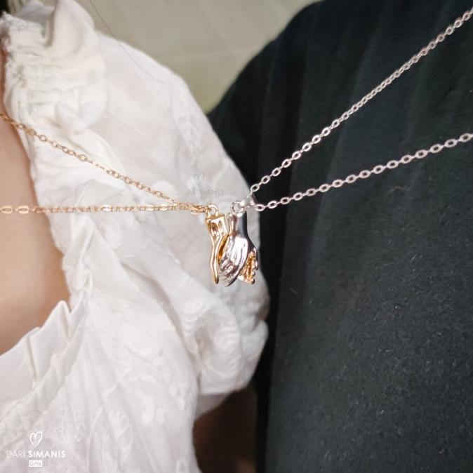 Holding Hands Necklace - kalung couple persahabatan