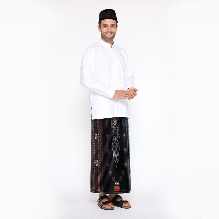 Sarung BHS Excellent Gold Motif SKA Hitam Merah