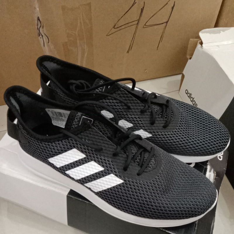 Sepatu Adidas Yatra F36520