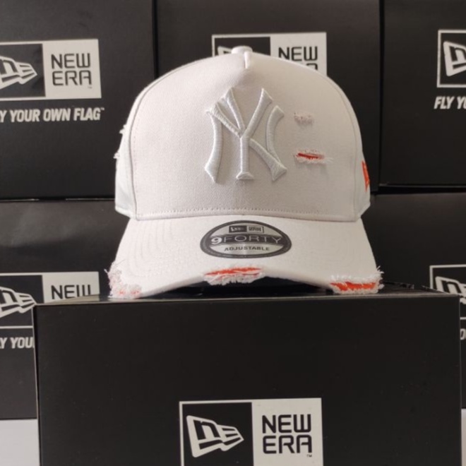 Topi NY Putih/White RIPPED/Robek - Hat Damage Unisex High Quality