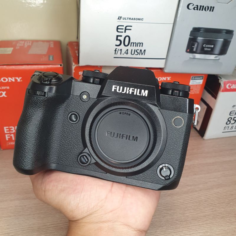 KAMERA MIRORLES FUJIFILM XH1  BODY ONLY KONDISI SEPERTI BARU - FUJIFILM XH1 TERLARIS - KAMERA FUJIFI