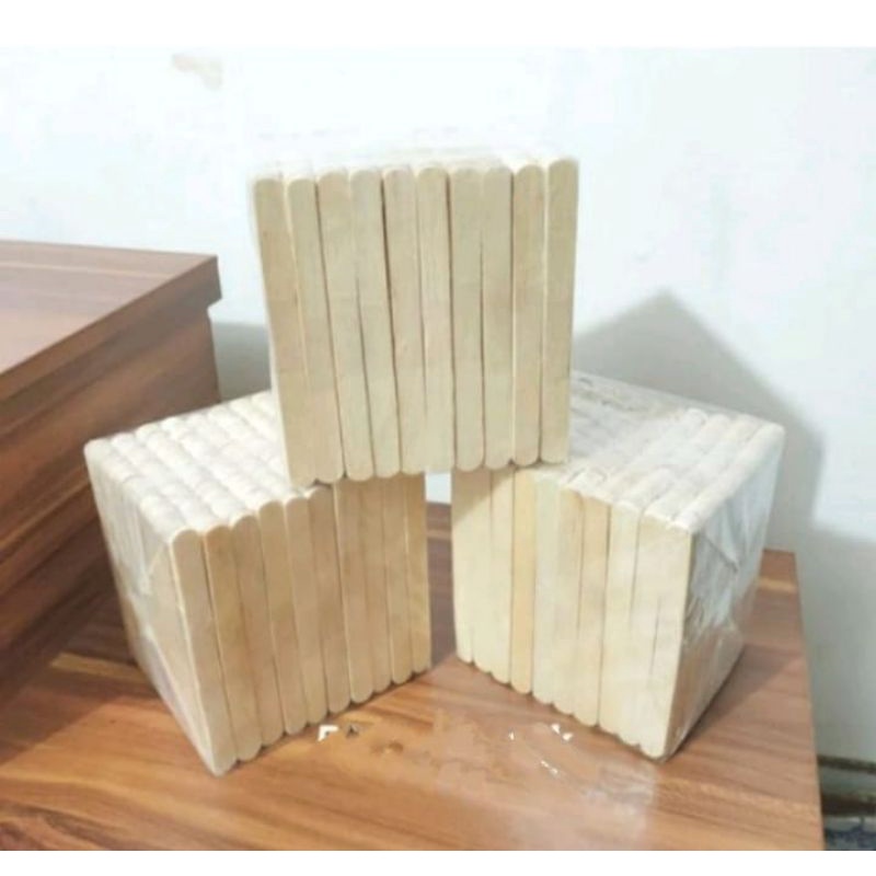 Mainan stik dan stiker karakter