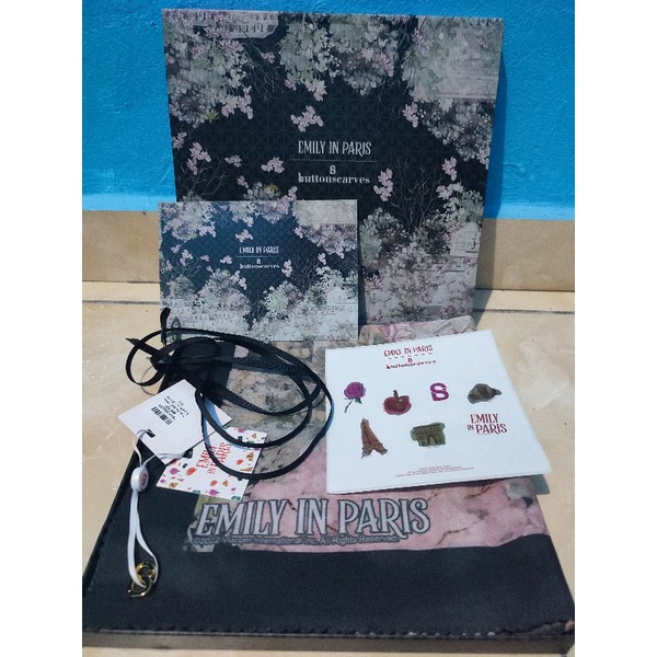 NEW THE PARISIAN VOILE SQUARE XL - BONNE NUIT BUTTONSCARVES EMILY IN PARIS