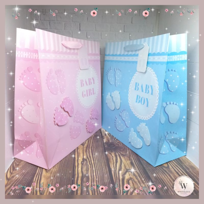 

Paper Bag Kado Model Tali Pita Bentuk Persegi Ukuran Jumbo (Size XL) Glitter Gambar Jejak Telapak Kaki Bayi / Baby Steps' Footprints Tas Jinjing Hadiah Kertas Premium