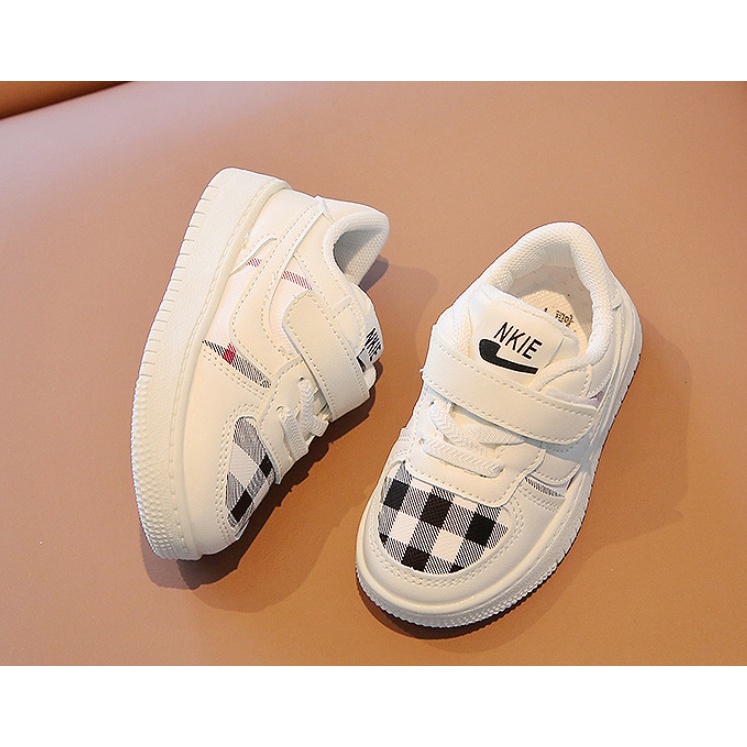 SEPATU BAYI IMPORT BLACK WHITE BURBERRY UK 16-26