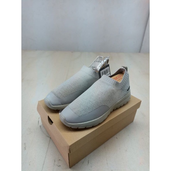Sepatu Slip On - Wakai Gyou (Wanita Pria) - Grey (Moonrock)