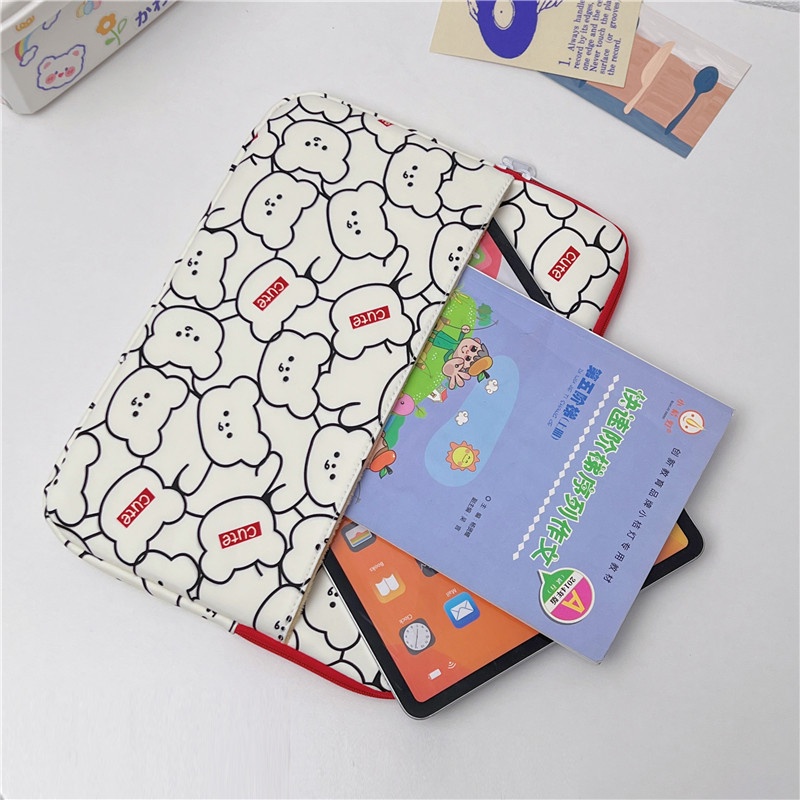 Sleeve Pouch Sarung Tas Bag Case Ipad Tab Tablet Macbook Air Pro Laptop Asus Acer Lenovo HP Huawei 11 12 13 14 15 inch Motif Gambar Bear Beruang Warna Putih White Hitam Black Lucu Cute Murah Korean Model Slot Ruang Stationary Organizer