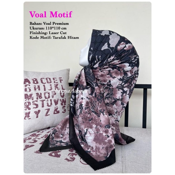 hijab denay segiempat motif bunga warna hitam
