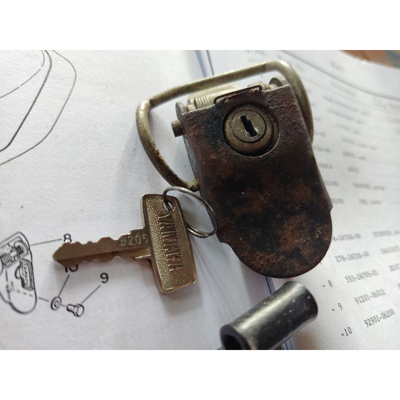 Kunci Jok Yamaha GT80 GT50 Seat Lock Bonus Bracket Engsel Jock GT 80 Mini Trail DT80 Minitrail 50 Mi