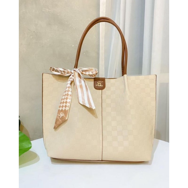 Daisy Tote Bag by Jims Honey