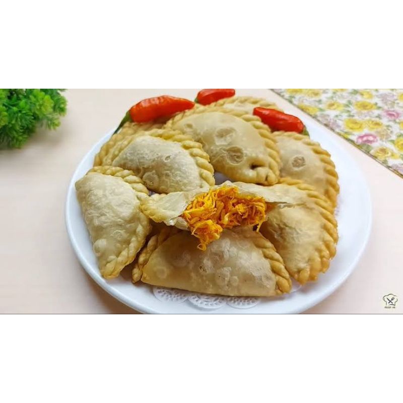

Cireng isi ayam suwir pedas sambal kecap