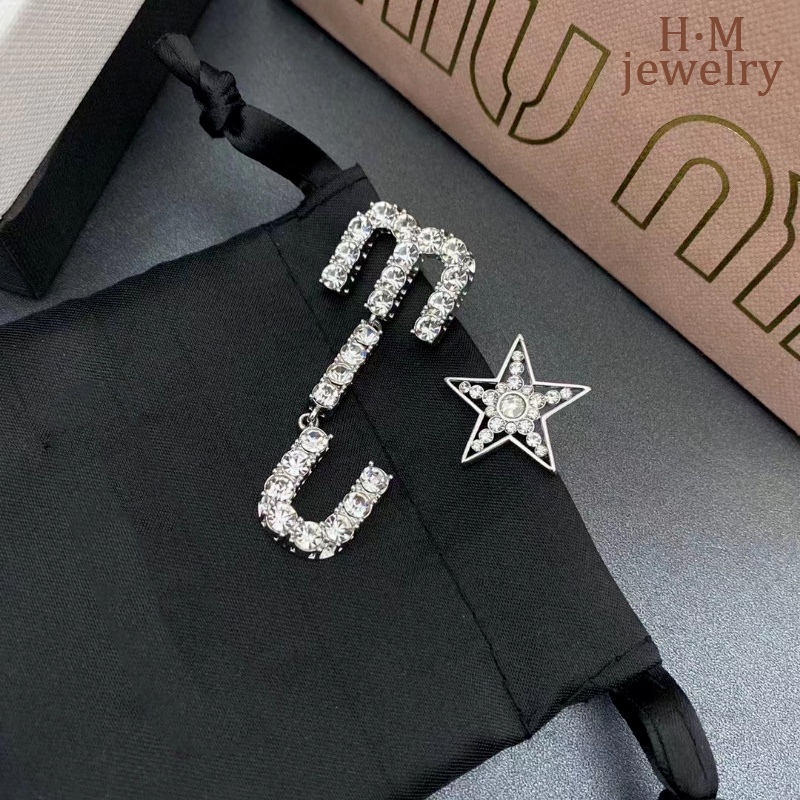 Cahaya Mewah Miu Asimetris Huruf Besar Pentagram Anting Bermutu Tinggi Serbaguna Berlian-Tertanam Anting-Anting Bintang