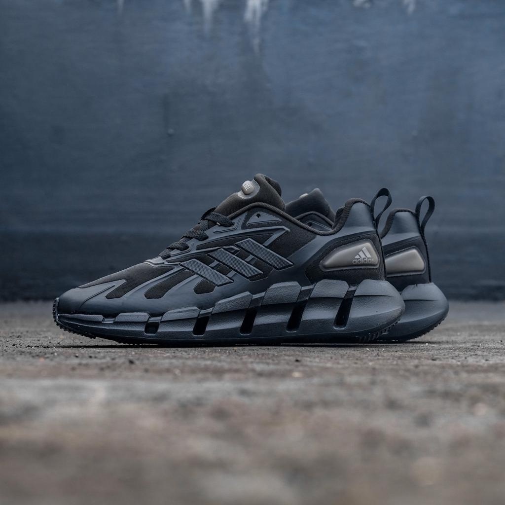 Sepatu Sneakers Running Adidas Ventice Climacool Full Black Original