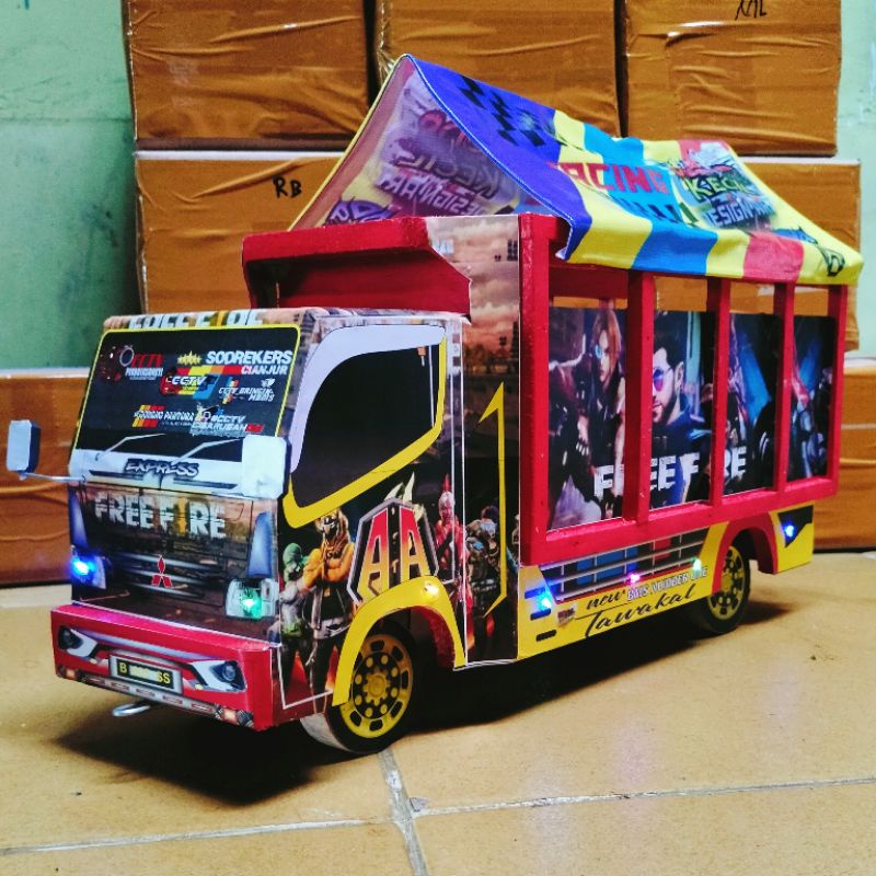 miniatur Truk Oleng jumbo kayu ukuran P43CM bisa request foto dan nama di pintu belakang aja dan pintu belakang bisa di buka