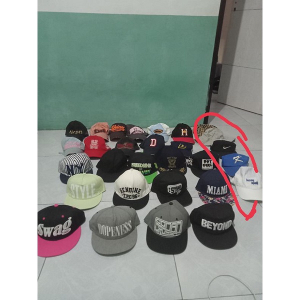 borongan topi