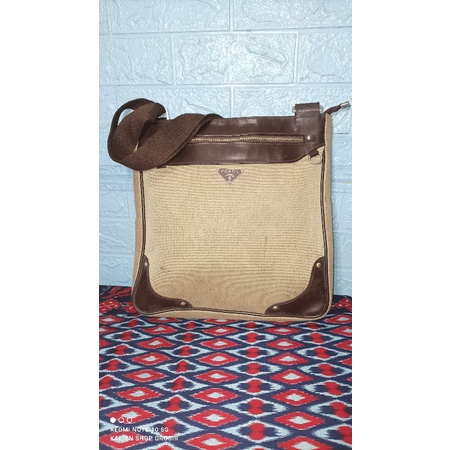 Tas sling ala Prada*