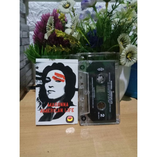 Kaset MADONNA - AMERICAN LIFE