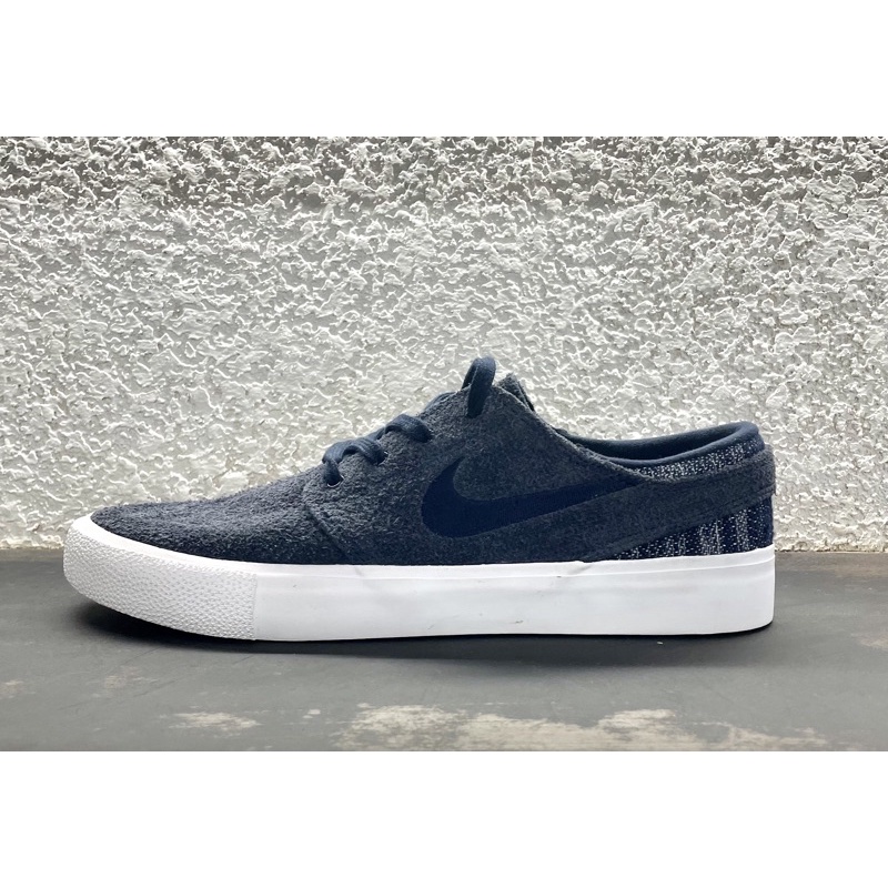 Nike Janoski size  9
