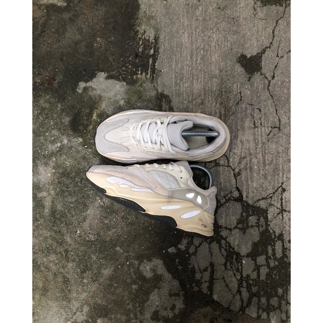 Adidas Yeezy 700 v1