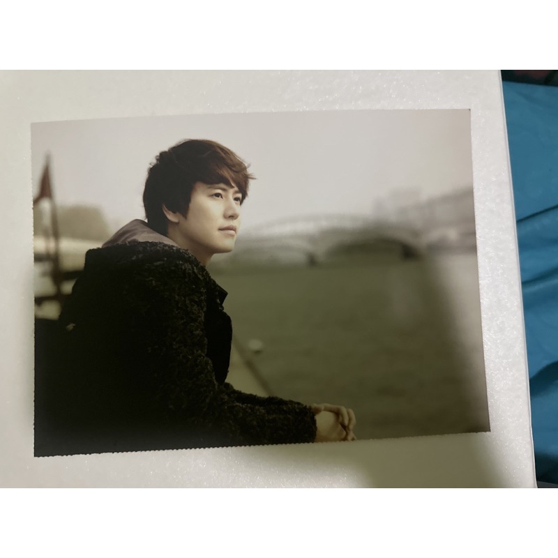 Postcard Super Junior Boys in City (Paris) - Kyuhyun (2)