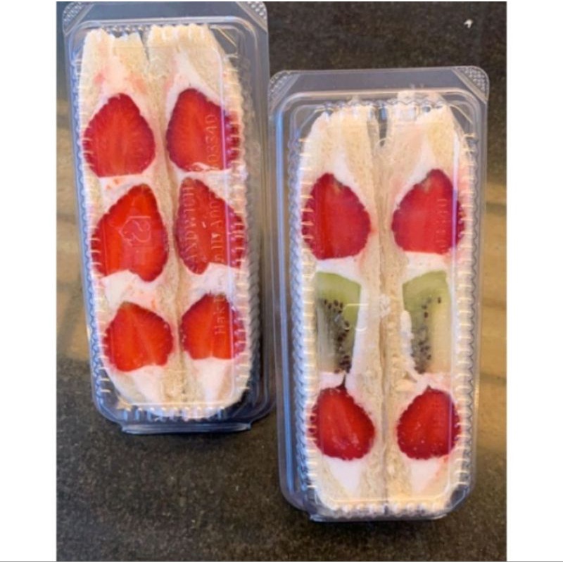 

Sandwich Sando strawberry