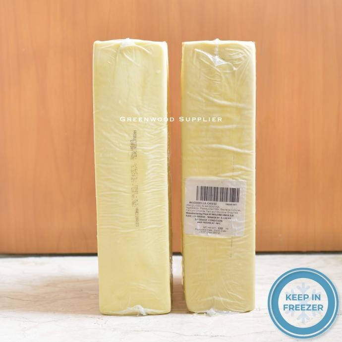 

Saputo Mozzarella Cheese / Keju MMozzarella - 1KG TERLARIS TERPERCAYA ORIGINAL