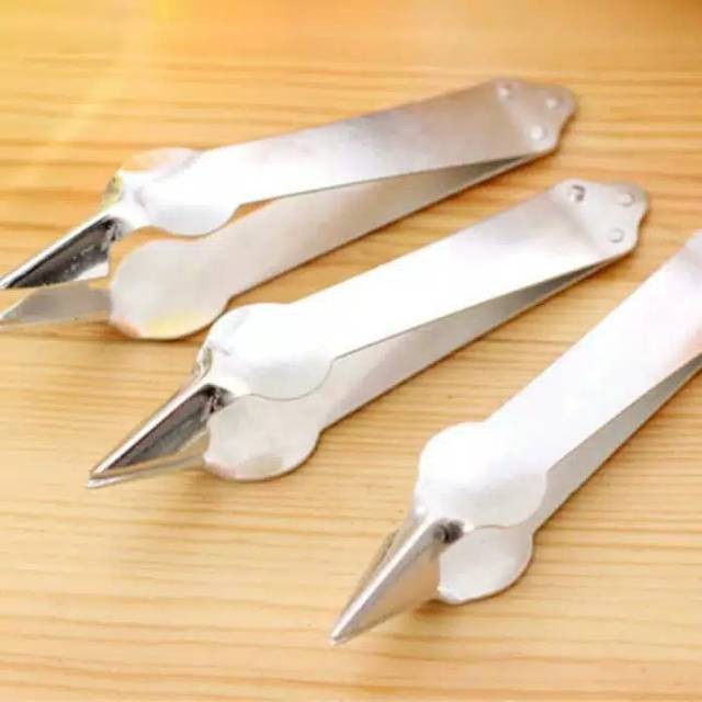 Alat Congkel Mata Nanas Pencubit Pineapple Stainless Steel Cupit Capit Pincers Take Off Kitchen Stuff Cooking Tools Equipment Cleaner Eyes Cleaning Peralatan Pelengkapan Dapur Pembersih Pemotong Good Quality Kuat Awet Murah Termurah Grosir Prakarya Malang