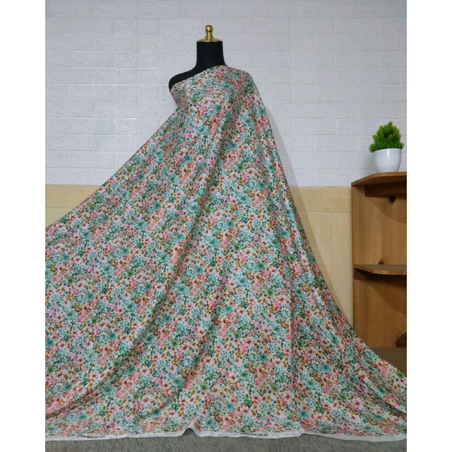 JS.041.02 kain Italian jacquard silk satin sutra jaguar embos motif bunga kecil putih