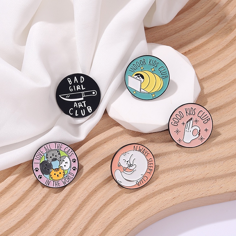 Lucu Kucing Club Enamel Pin Kreatif Anak-Anak Club Tidur Kucing Bros Lencana Kerah Pin Kartun Hewan Lencana Perhiasan Hadiah Untuk Teman