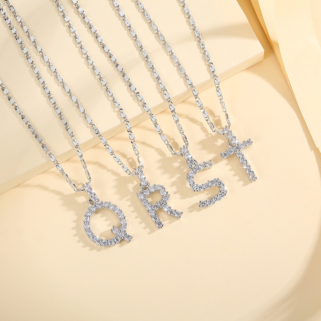 Y902 【Barang spot】Kalung Titanium Huruf Wanita Anti Karat Lapis Perak Kristal bertatahkan Huruf a - z Liontin Perhiasan Anti Luntur