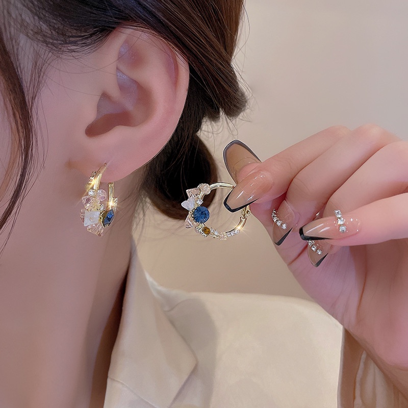 Anting Bunga Kristal Korea Anting Bunga Perempuan Fashion Mewah Grup Kecil Anting Desain Canggih