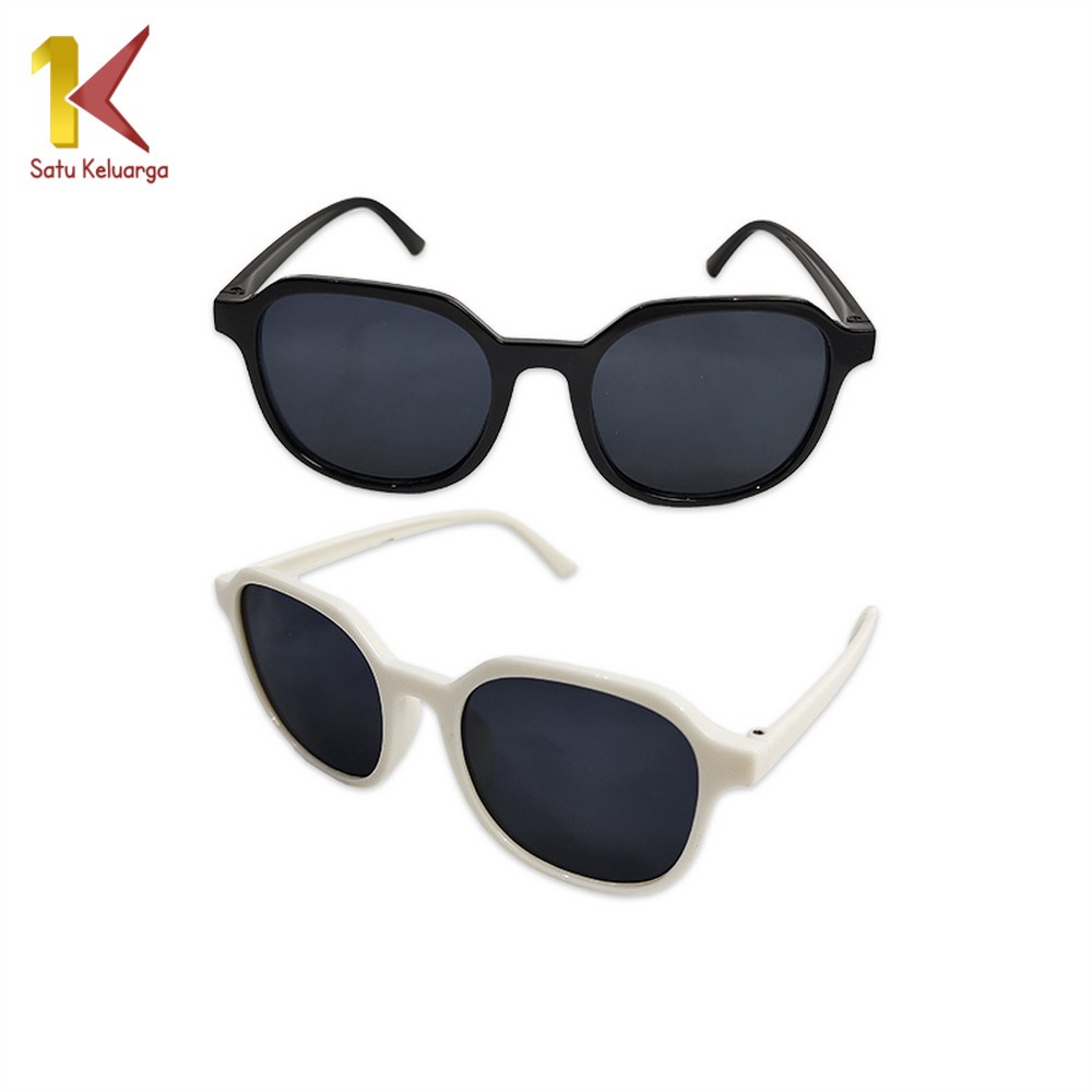 Satu Keluarga Kacamata Hitam Wanita Pria Sunglasses  C657 Kacamata Fashion Aksesoris Unisex Segiempa