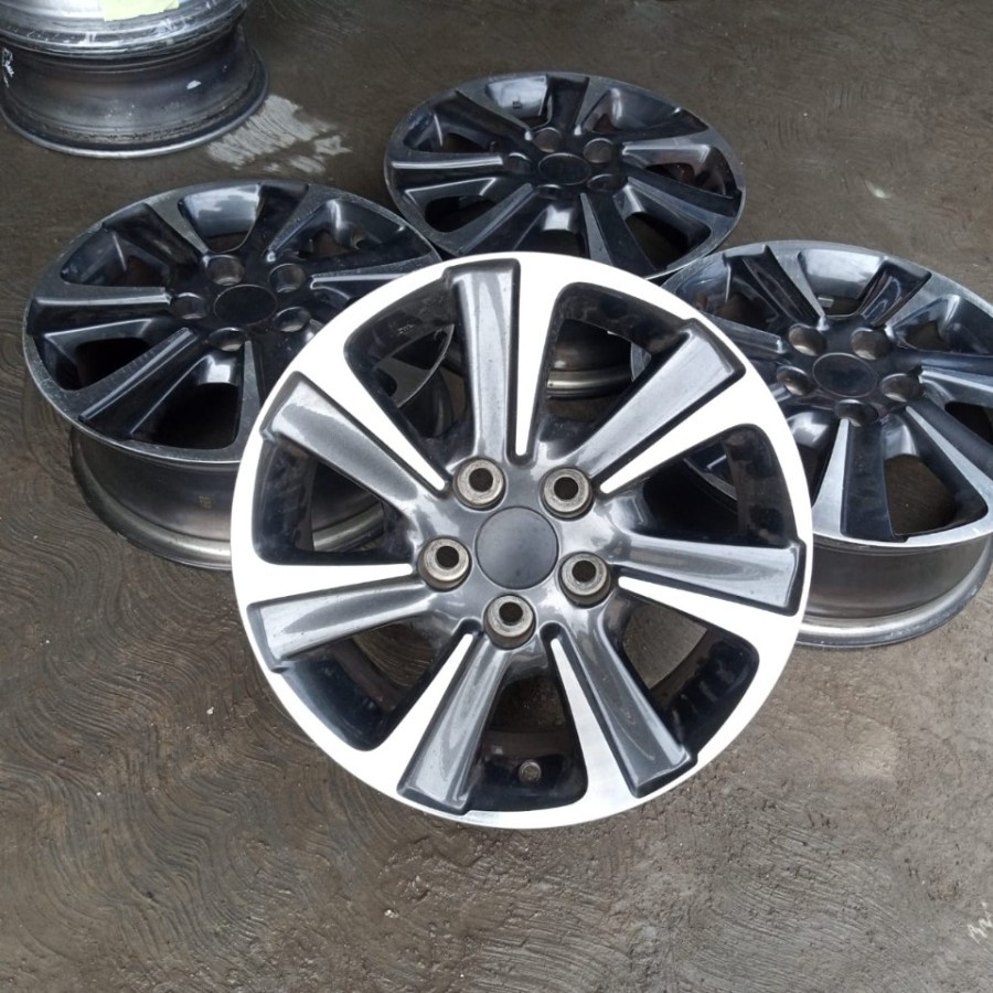 Velg Mobil Bekas Ring 16 STD VOXY R16X6 Lubang 5 ET45