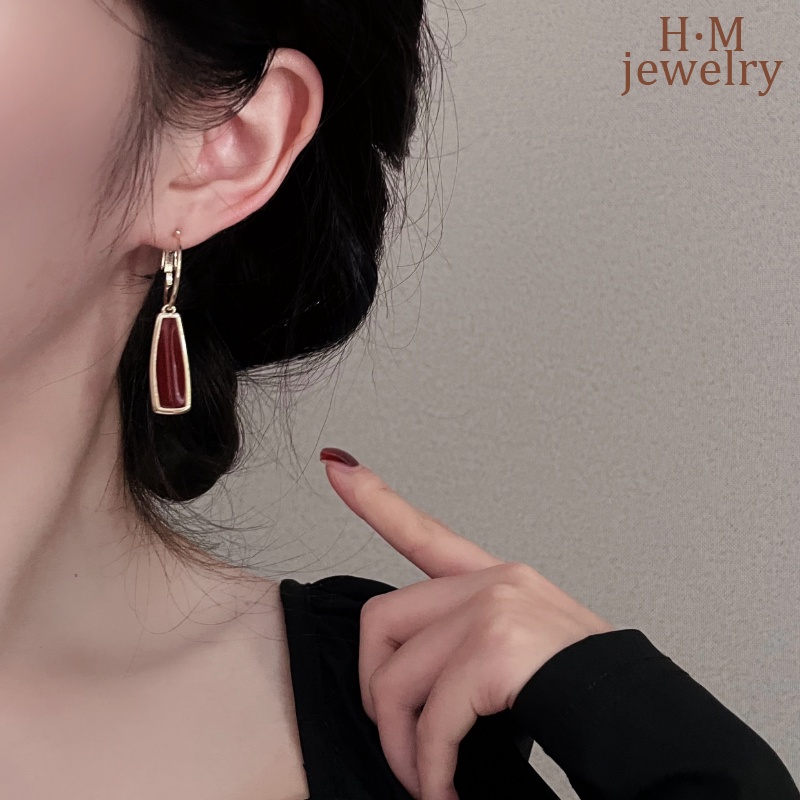 Cincin Telinga Geometris Merah Anggur Wajah Sosialita Elegan Sedikit Anting Retro