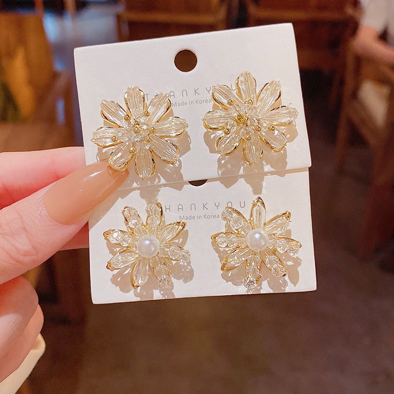 Korea Cahaya Mewah Elegan Baru Halus Desain Niche Anting Bunga Kristal Temperamen Perempuan Giwang Mutiara