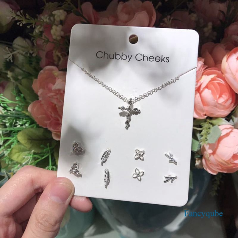 Korea Trendi Zirkon Liontin Kalung 4pasang Anting Pejantan Fashion Perhiasan Set Sederhana Warna Perak Klavikula Rantai Telinga Stud Set