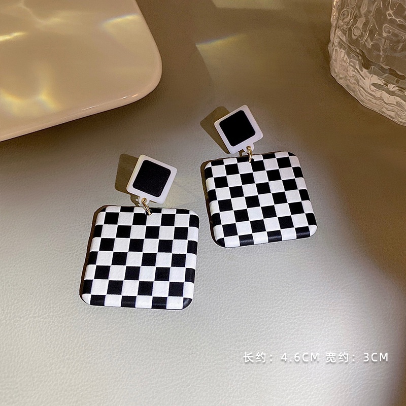 Anting Kotak-Kotak Hitam Dan Putih Baru Fashion Korea