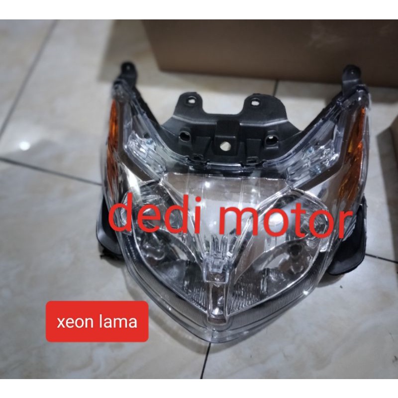 Refektor reflektor lampu depan xeon lama