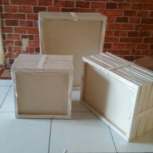 

€ KANVAS + SPANRAM UK 20X20 cm ⇹