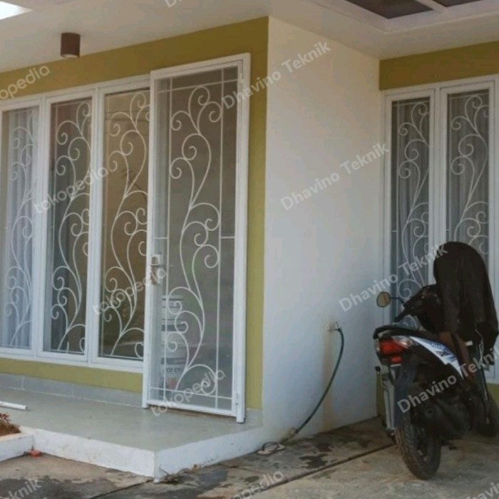 PINTU TERALIS BESI KASA NYAMUK MOTIF SEMI KLASIK