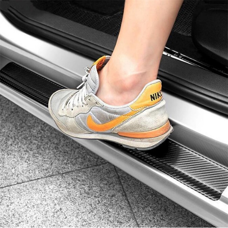 4buah strip Ambang Mobil 3D Serat Karbon Pelindung Pintu Stiker pedal Kaki anti-Tabrakan Perlindungan Stiker Dekoratif