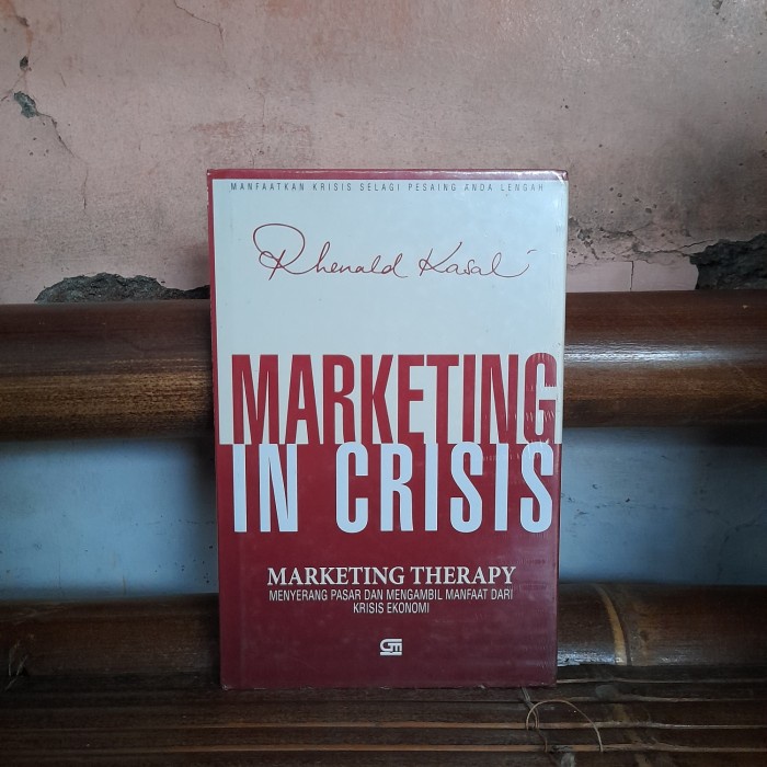 ORIGINAL HC BUKU Marketing In Crisis Marketing Therapy By Rhenald Kasali