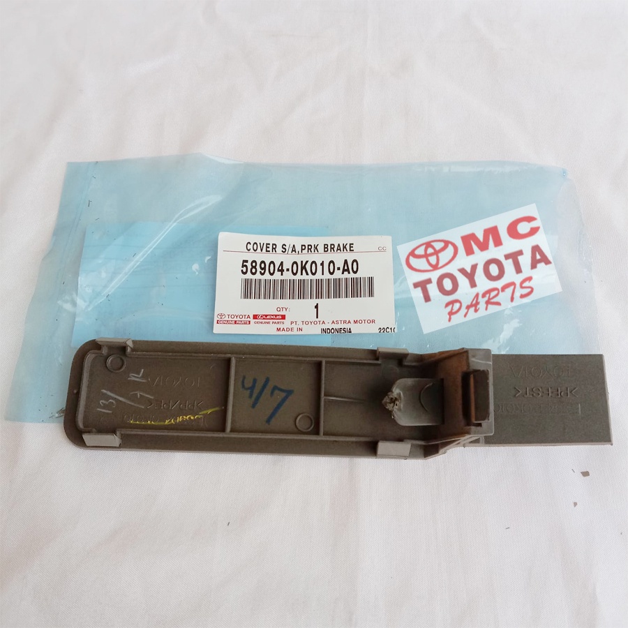 Cover Hand Brake / Penutup Rem Tangan Innova Fortuner 58904-0K010-A0