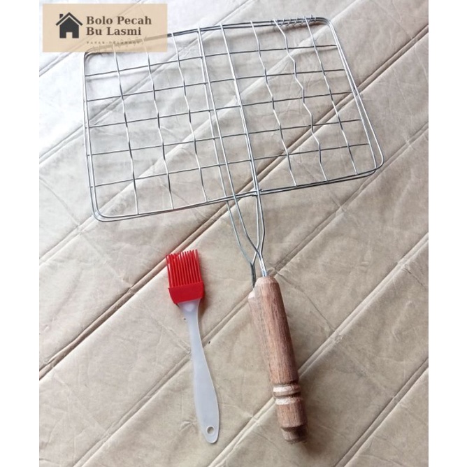 FREE KUAS SILIKON Japitan Bakaran Gagang Kayu BULAT Anti Karat / Panggangan Ikan Ayam Sate Daging Ga