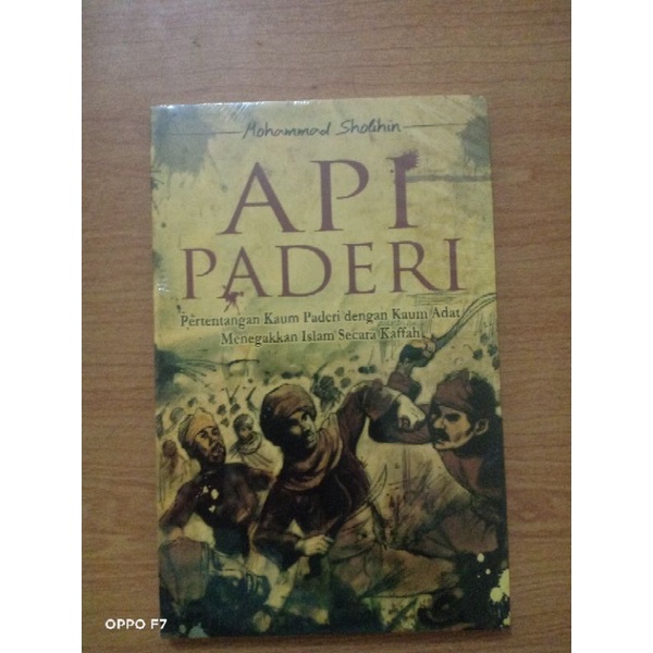 BUKU NOVEL SEJARAH API PADERI Pertentangan kaum paderi dengan kaum adat menegakkan Islam secara kafr